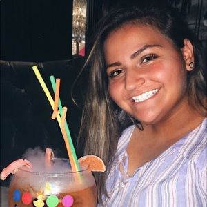 Meet your Posher, Alexis